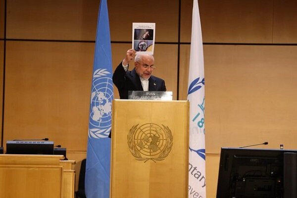 تصویر رایان ۲ ماهه در دستان رئیس مجلس در ژنو