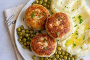 آموزش آشپزی/ طرز تهیه کتلت روسی با مرغ؛ خوشمزه و بدون جذب روغن