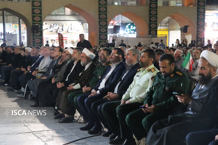 مراسم چهلم شهدای اقتدار یزد با حضور پرشور اقشار مختلف در حسینیه امیر چخماق