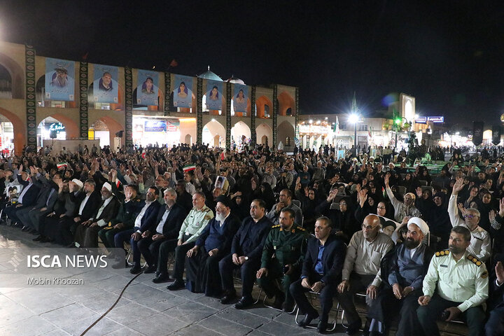 مراسم چهلم شهدای اقتدار یزد با حضور پرشور اقشار مختلف در حسینیه امیر چخماق