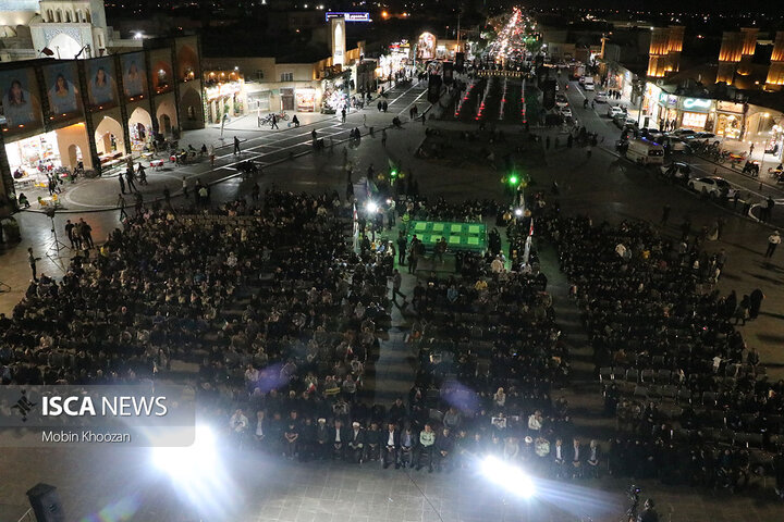 مراسم چهلم شهدای اقتدار یزد با حضور پرشور اقشار مختلف در حسینیه امیر چخماق