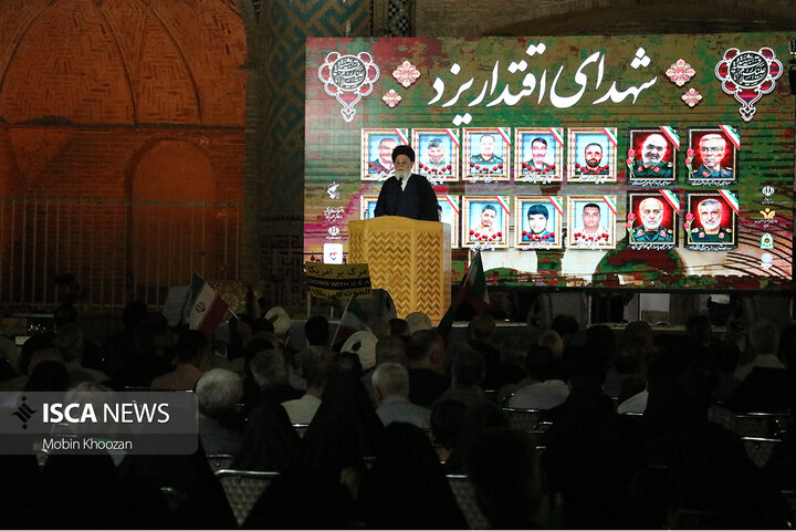 مراسم چهلم شهدای اقتدار یزد با حضور پرشور اقشار مختلف در حسینیه امیر چخماق