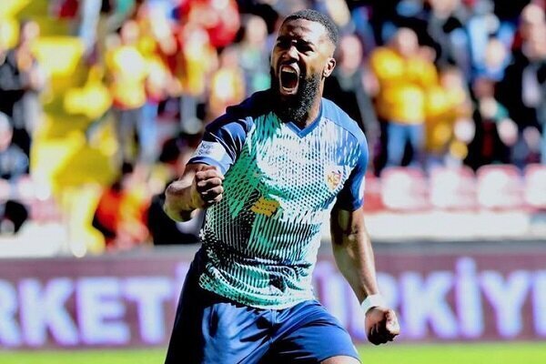 دستمزد ۱۱۵ میلیاردی برای مهاجم مدنظر استقلال!