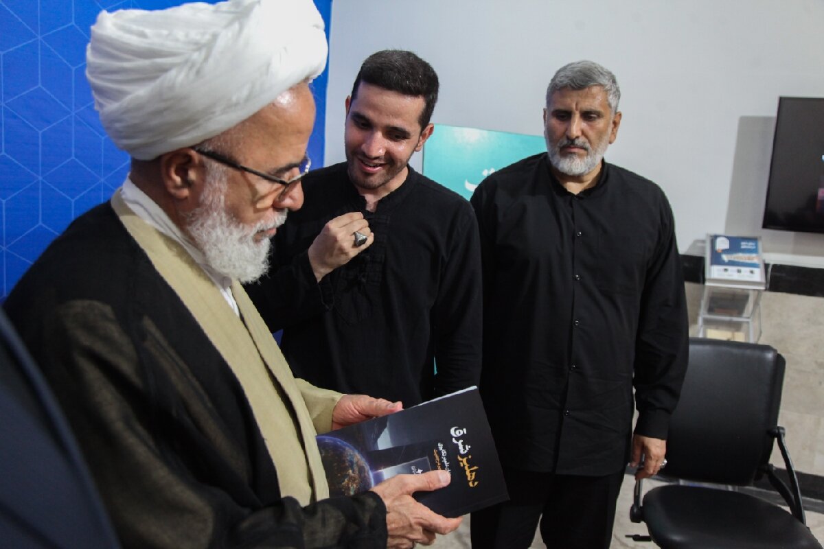 شهادت شهید طهرانچی سرچشمه پرورش هزاران نخبه علمی و متعهد خواهد بود/ جوانان باید در میدان جهاد تبیین پیشگام باشند