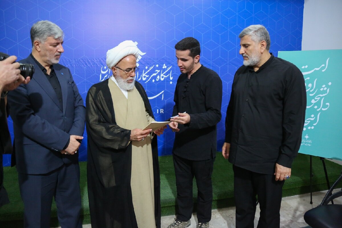 جوانان با جهاد تبیین، روایتگر حقیقت انقلاب باشند