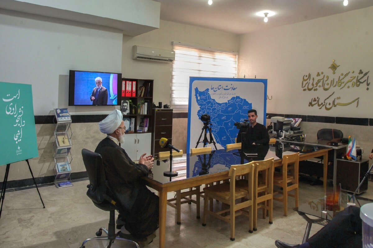 شهادت شهید طهرانچی سرچشمه پرورش هزاران نخبه علمی و متعهد خواهد بود/ جوانان باید در میدان جهاد تبیین پیشگام باشند