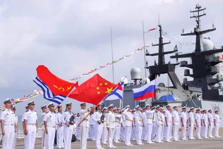 چین و روسیه رزمایش دریایی مشترک برگزار کردند / آمریکا دو زیردریایی هسته‌ای به نزدیکی روسیه فرستاد