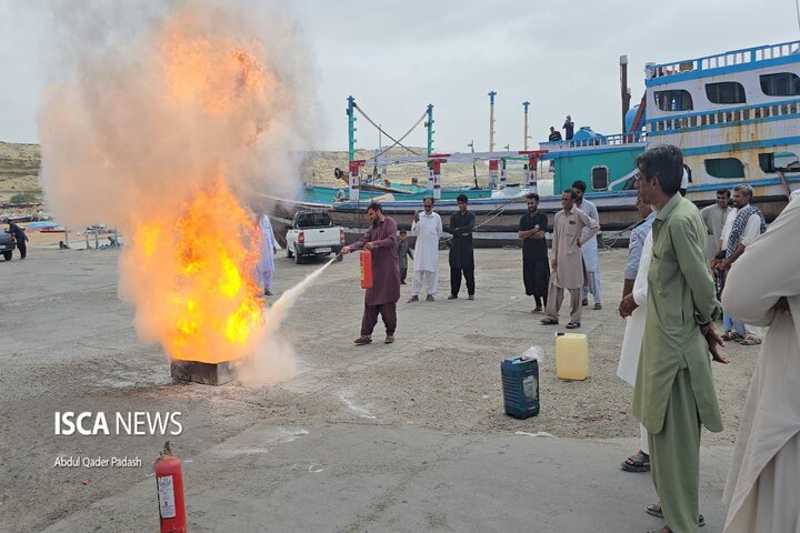 مانور ایمنی و حفاظت محیط‌زیست در بندر صیادی رمین برگزار شد