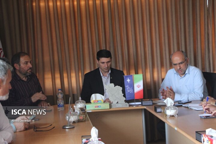 دیدار سرپرست دانشگاه آزاد اسلامی اردبیل با اعضای خبرگزاری ایسکانیوز در آستانه روز خبرنگار