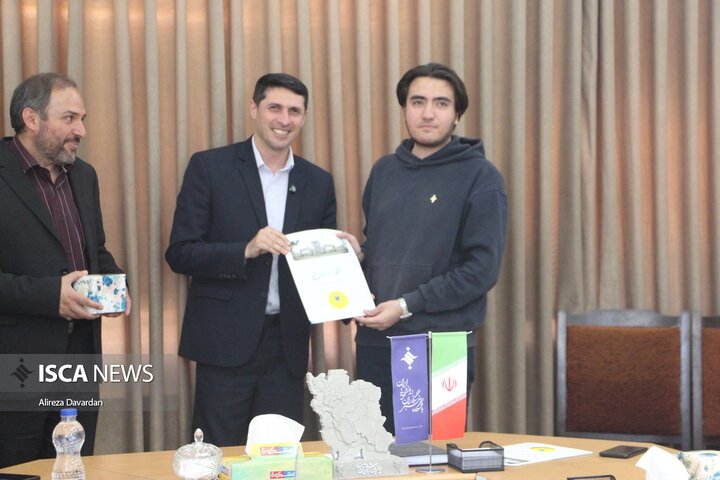 دیدار سرپرست دانشگاه آزاد اسلامی اردبیل با اعضای خبرگزاری ایسکانیوز در آستانه روز خبرنگار