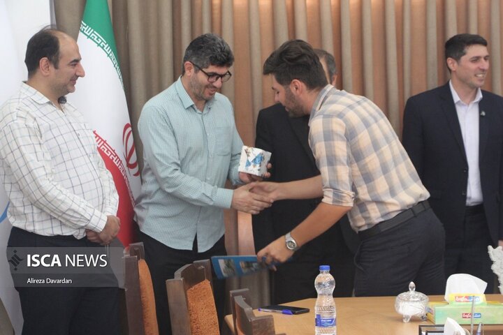 دیدار سرپرست دانشگاه آزاد اسلامی اردبیل با اعضای خبرگزاری ایسکانیوز در آستانه روز خبرنگار