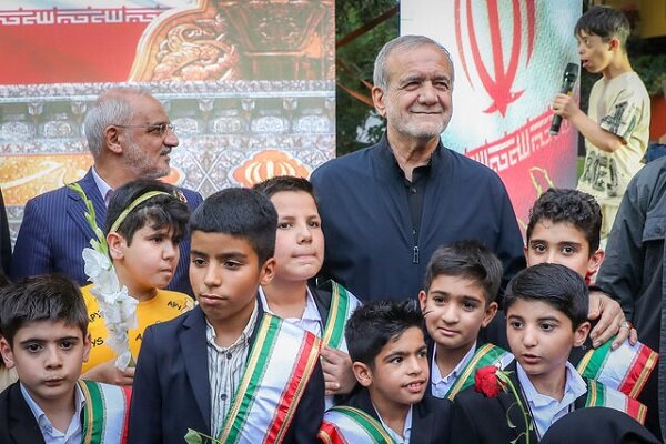 حضور پزشکیان در آیین گرامیداشت یاد شهدای خردسال تجاوز اسرائیل