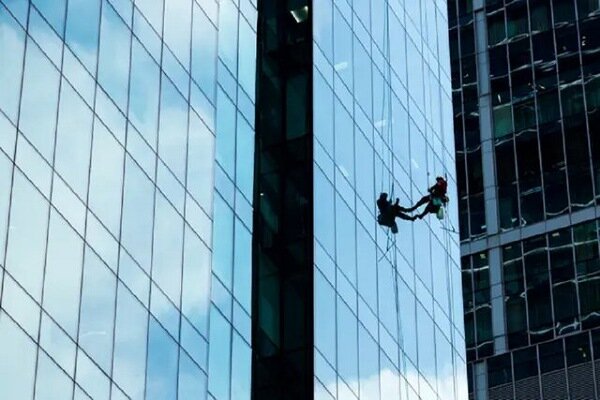 این شیشه‌ خودش را تمیز می‌کند!