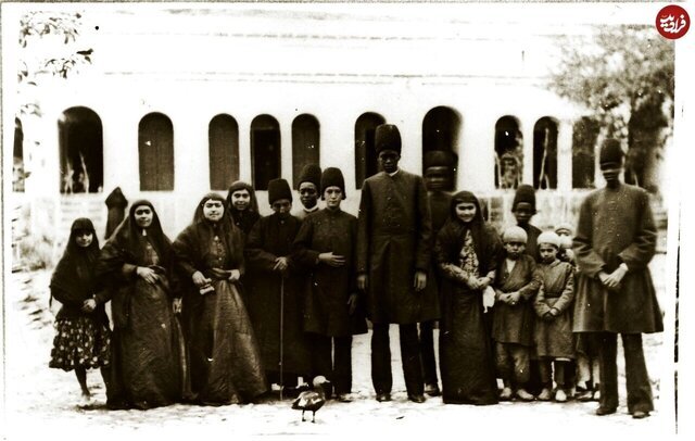 زنان ناصرالدین‌شاه و خواجه‌های آفریقایی در کرج + عکس
