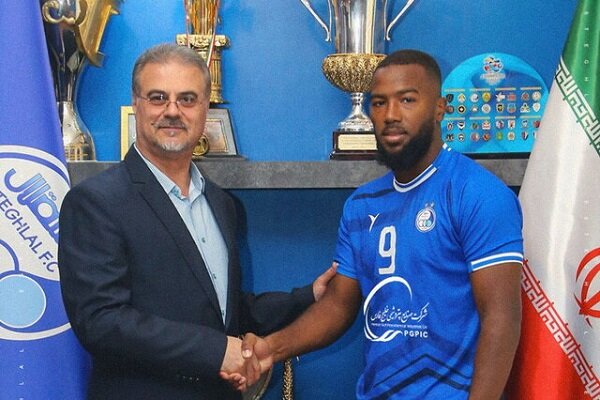 استقلال مهاجم جدید جذب کرد