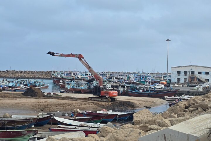 آغاز عملیات لایروبی در بندر رمین