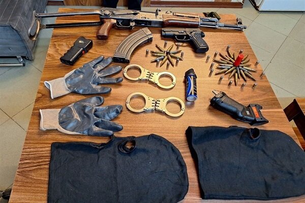 کشف چند قبضه سلاح جنگی در مخفیگاه یک شرور در شهرری