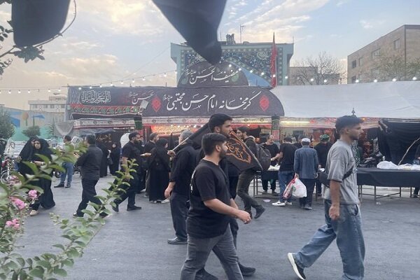 مراسم جاماندگان اربعین حسینی / ندای "لَبَّیْک یَا حُسَیْن" در خیابان‌های تهران پیچید