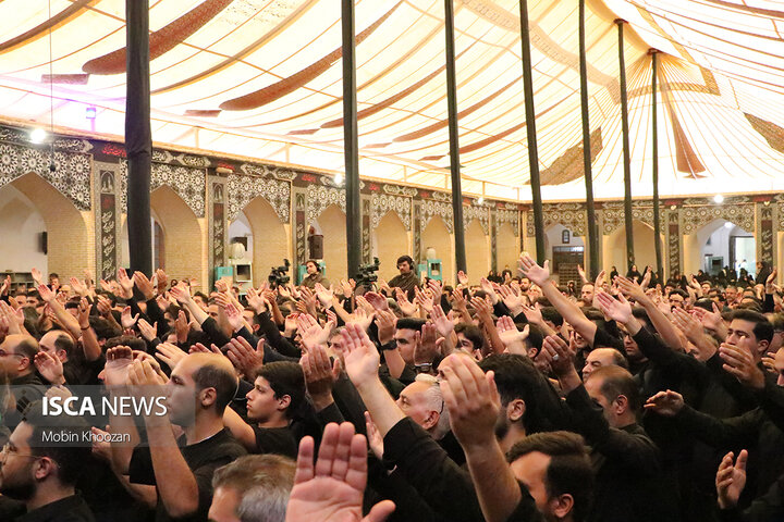 برگزاری آیین باشکوه اربعین حسینی در مسجد جامع کبیر یزد با حضور مسئولان و هیئت‌های مذهبی