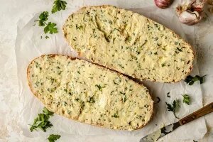 آموزش آشپزی / طرز تهیه نان سیر خانگی با کره و سیر تازه