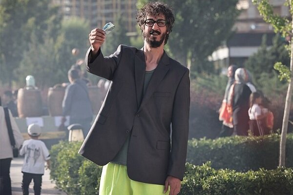 «مرد عینکی»؛ ضعیف با خنده‌های زورکی