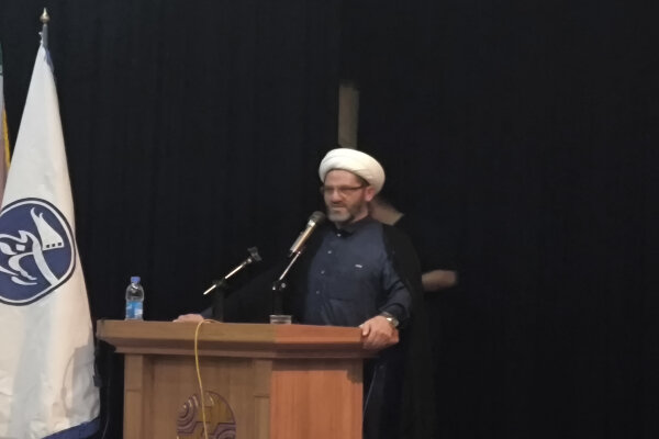 استکبار با سلاح دروغ حقایق را وارونه نشان می‌دهد