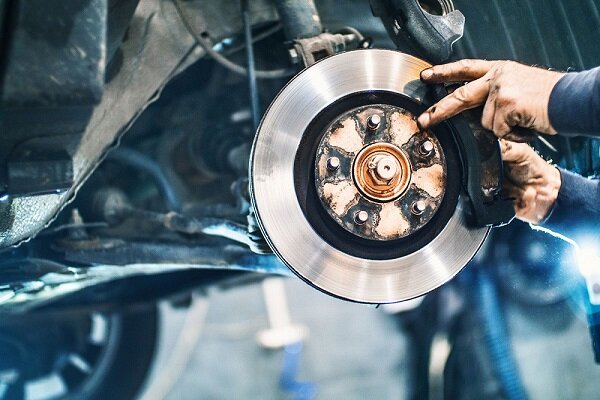 چگونه از سیستم ترمز خودرو مراقبت کنیم؟