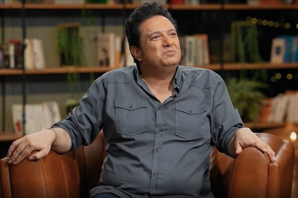 شاعر کشف نمی‌کند، پنهان می‌کند