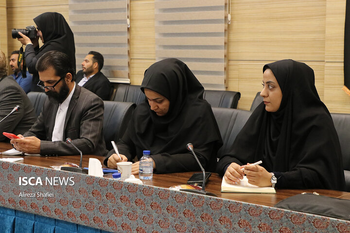 نشست خبری اصحاب رسانه با استاندار یزد به مناسبت هفته دولت