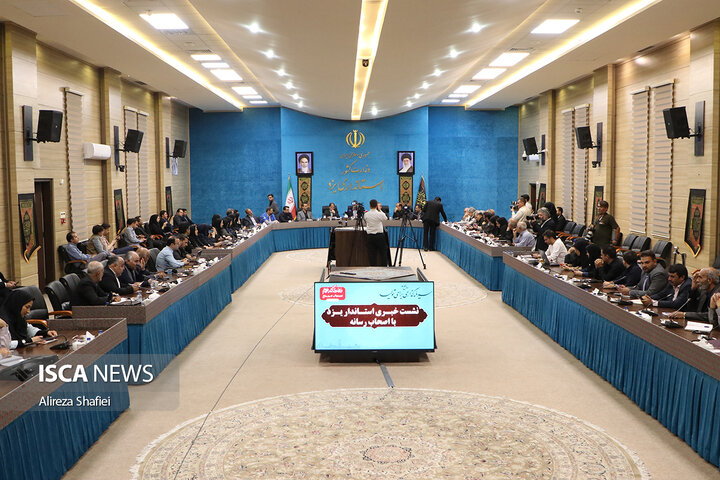 نشست خبری اصحاب رسانه با استاندار یزد به مناسبت هفته دولت