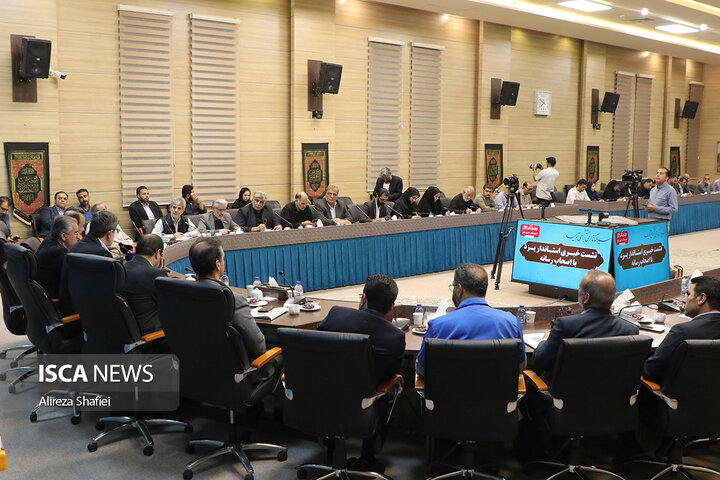 نشست خبری اصحاب رسانه با استاندار یزد به مناسبت هفته دولت