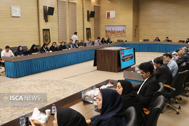 نشست خبری اصحاب رسانه با استاندار یزد به مناسبت هفته دولت