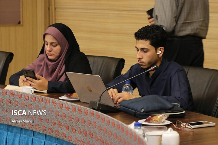 نشست خبری اصحاب رسانه با استاندار یزد به مناسبت هفته دولت