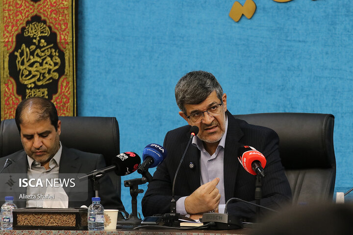 نشست خبری اصحاب رسانه با استاندار یزد به مناسبت هفته دولت