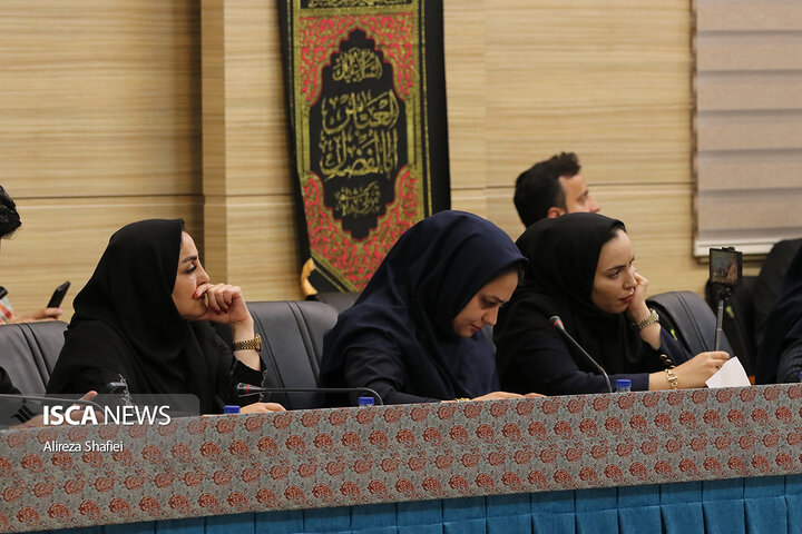 نشست خبری اصحاب رسانه با استاندار یزد به مناسبت هفته دولت