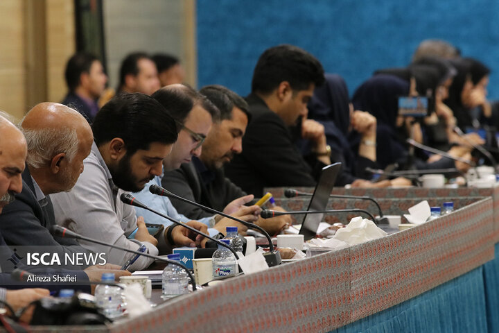 نشست خبری اصحاب رسانه با استاندار یزد به مناسبت هفته دولت