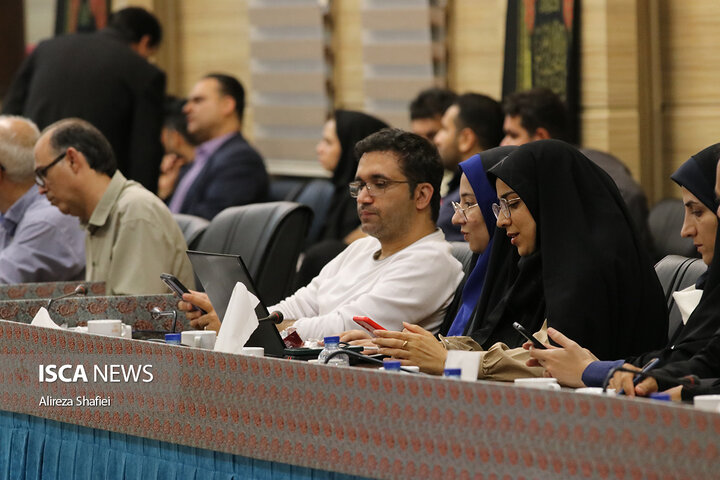 نشست خبری اصحاب رسانه با استاندار یزد به مناسبت هفته دولت