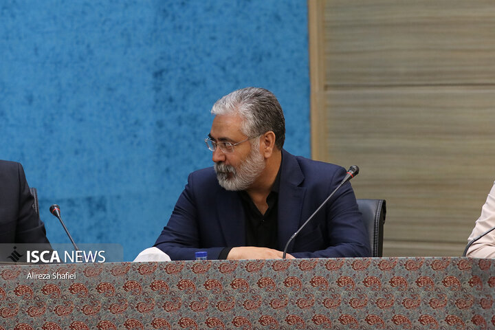 نشست خبری اصحاب رسانه با استاندار یزد به مناسبت هفته دولت