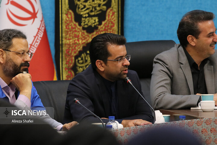 نشست خبری اصحاب رسانه با استاندار یزد به مناسبت هفته دولت