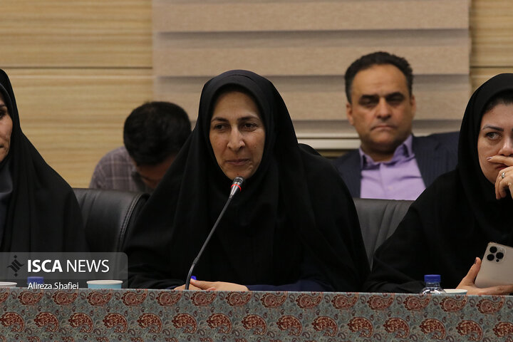 نشست خبری اصحاب رسانه با استاندار یزد به مناسبت هفته دولت