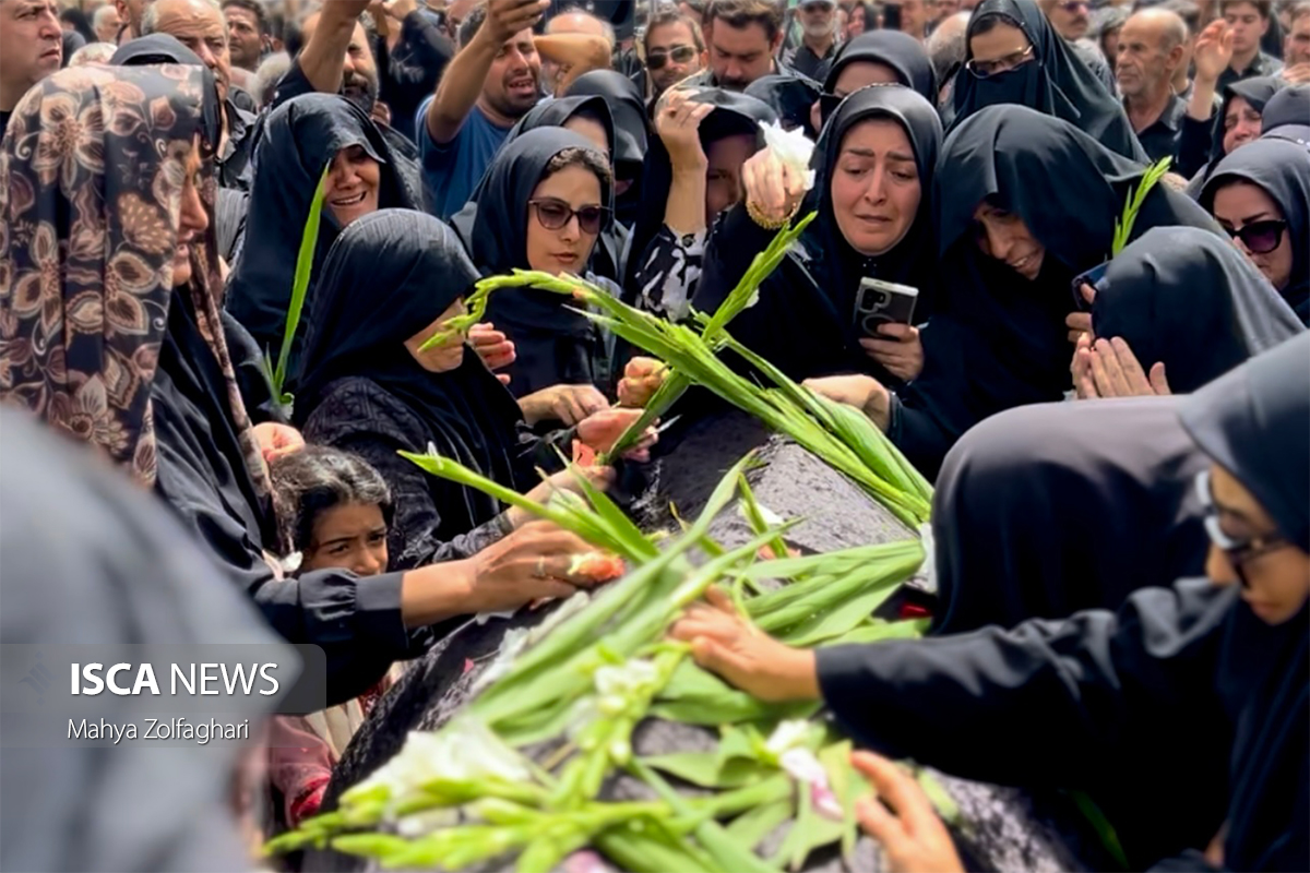 طنین عزای یزدیها در آیین ۱۲۰۰ ساله تشییع نمادین پیکر امام رضا(ع)؛ پیوند معنوی «دارالعباده» و «مشهدالرضا»
