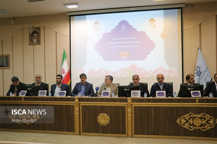 نشست وزیر بهداشت با مسئولان حوزه درمان یزد