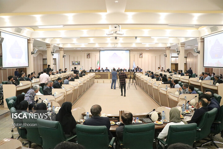 نشست وزیر بهداشت با مسئولان حوزه درمان یزد