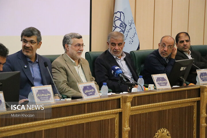 نشست وزیر بهداشت با مسئولان حوزه درمان یزد