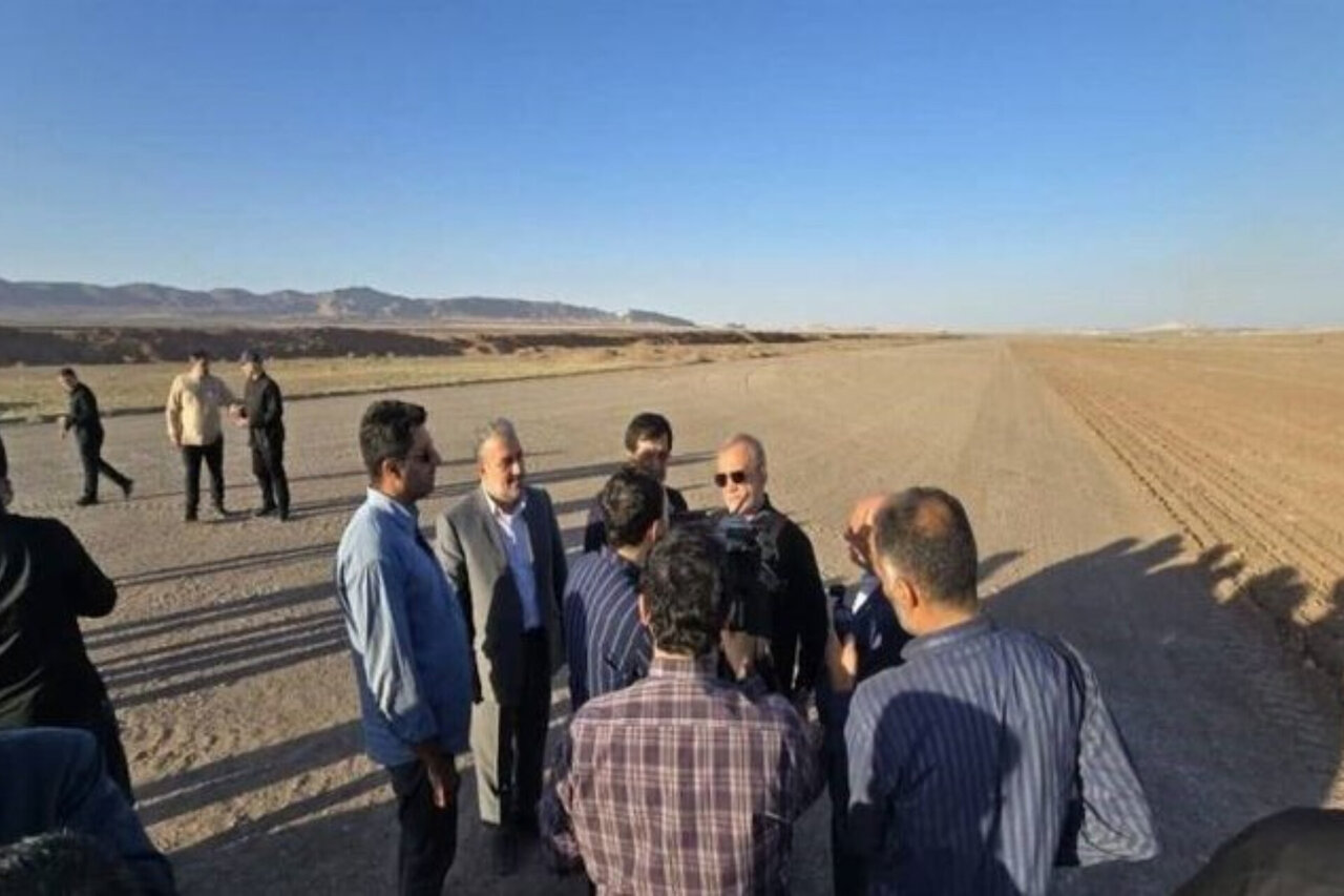 توسعه نیروگاه‌های خورشیدی، احیای فرودگاه قم و تکمیل طرح‌های عمرانی در دستور کار استان