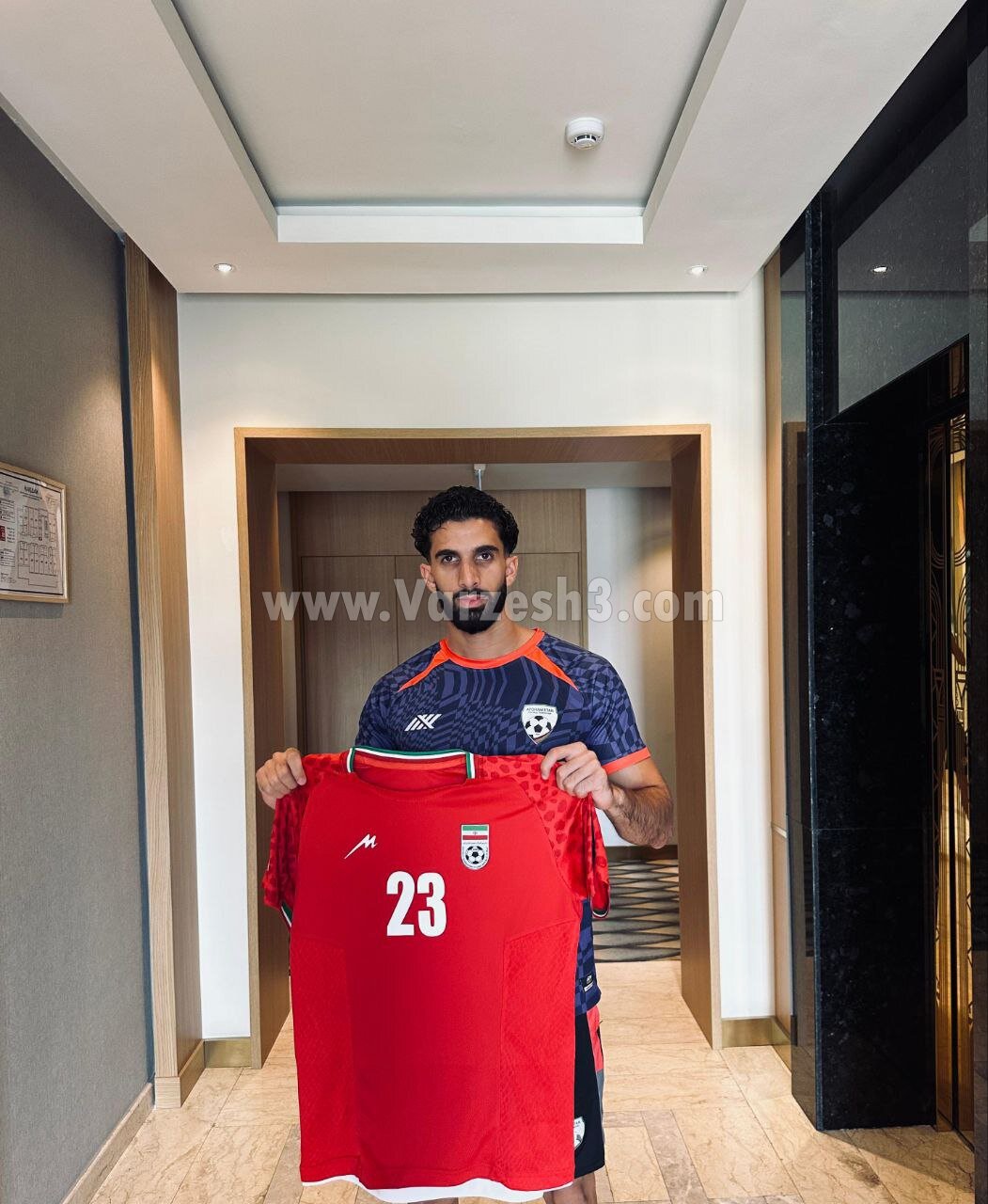 پیراهن رامین رضاییان برای بازیکن سابق پاریسنژرمن! + عکس