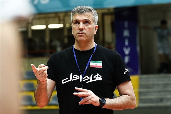 سرمربی تیم والیبال جوانان: سرمایه‌سوزی نکنیم