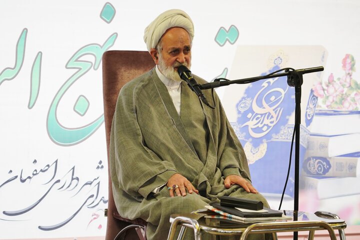 توحید عامل بصیرت و بیداری و ایستادگی است