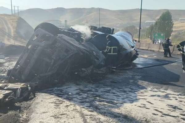 واژگونی تانکر سوخت در محور مریوان–سنندج / راننده جان باخت