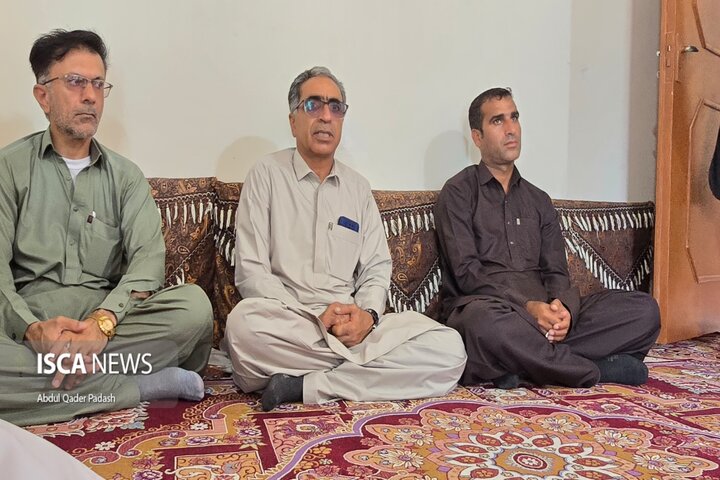 غبارروبی مزار شهدا و دیدار با خانواده شهید بچوه در هفته تعاون چابهار